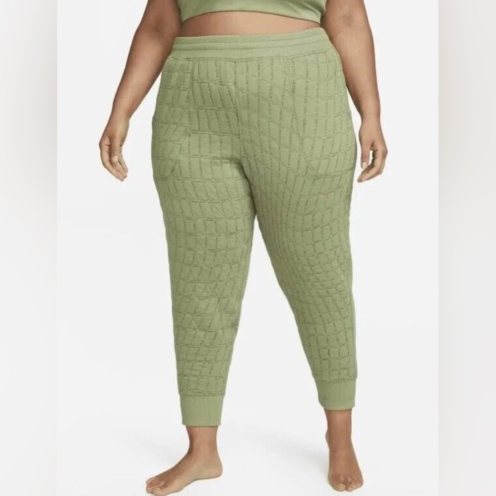 Nike Yoga Luxe Therma-FIT Reversible Quilted Pants Green